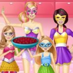 Barbie Family cooking Berry Pie